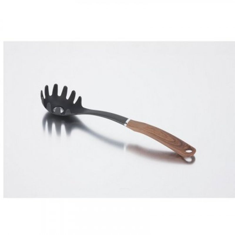 cuchara-spaguetis-bas-madera-2