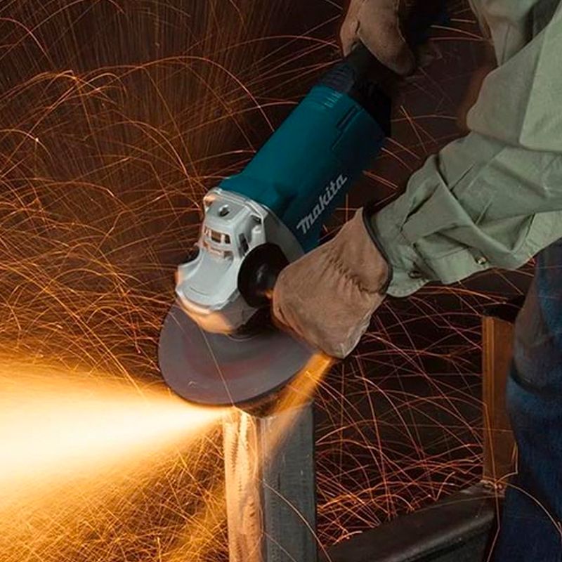 MAKITA