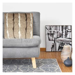 Cojín de pelo estampado líneas taupe 45x45cm Wamsutta